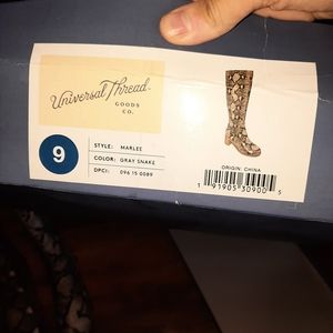 Univeral thread snakeskin tall boots